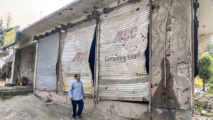 جموں و کشمیر میں پاکستانی گولہ باری سے کم از کم 12 شہری اور ایک فوجی ہلاک